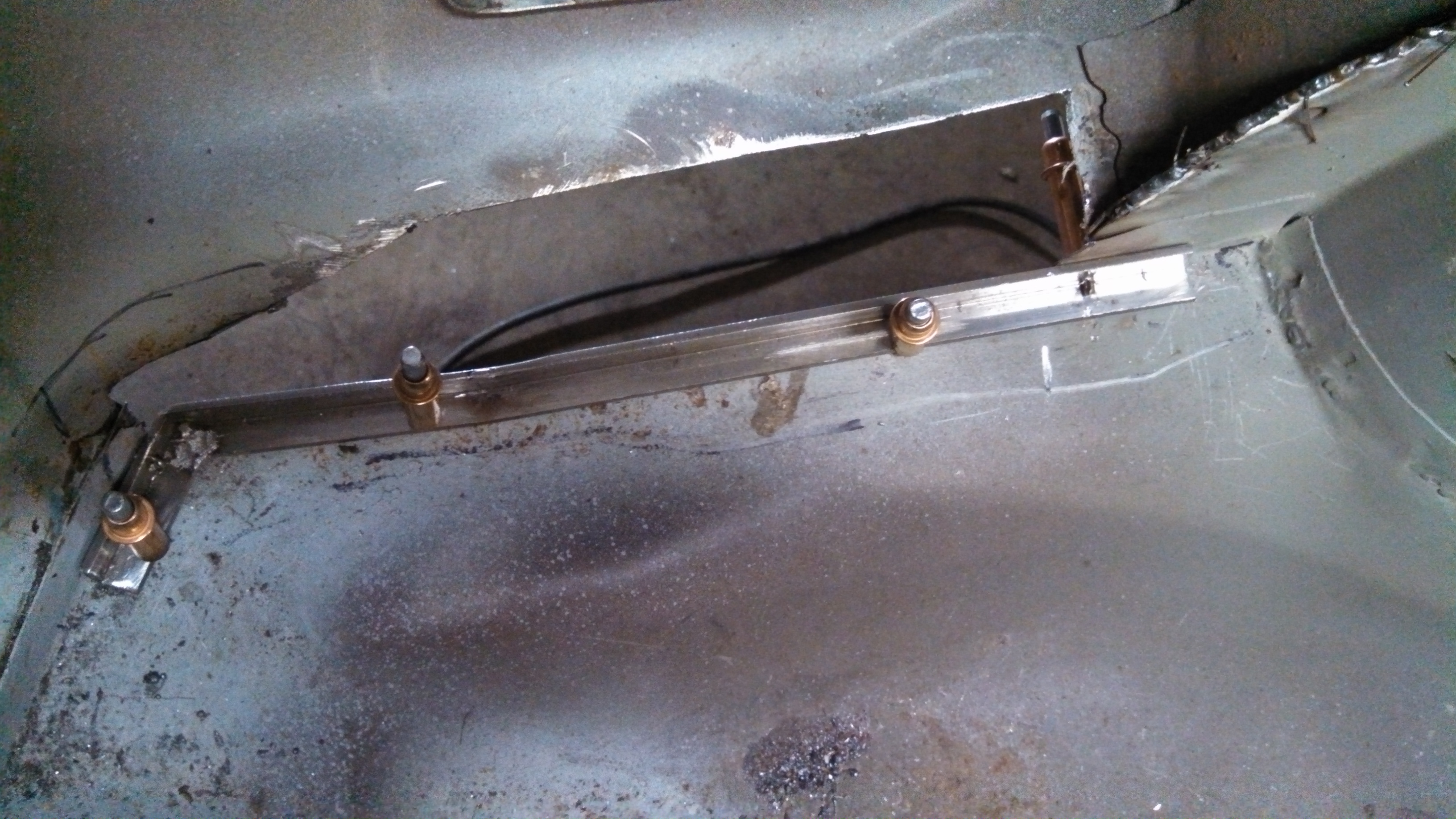 rear dr rust patch reinforcement inside above.jpg