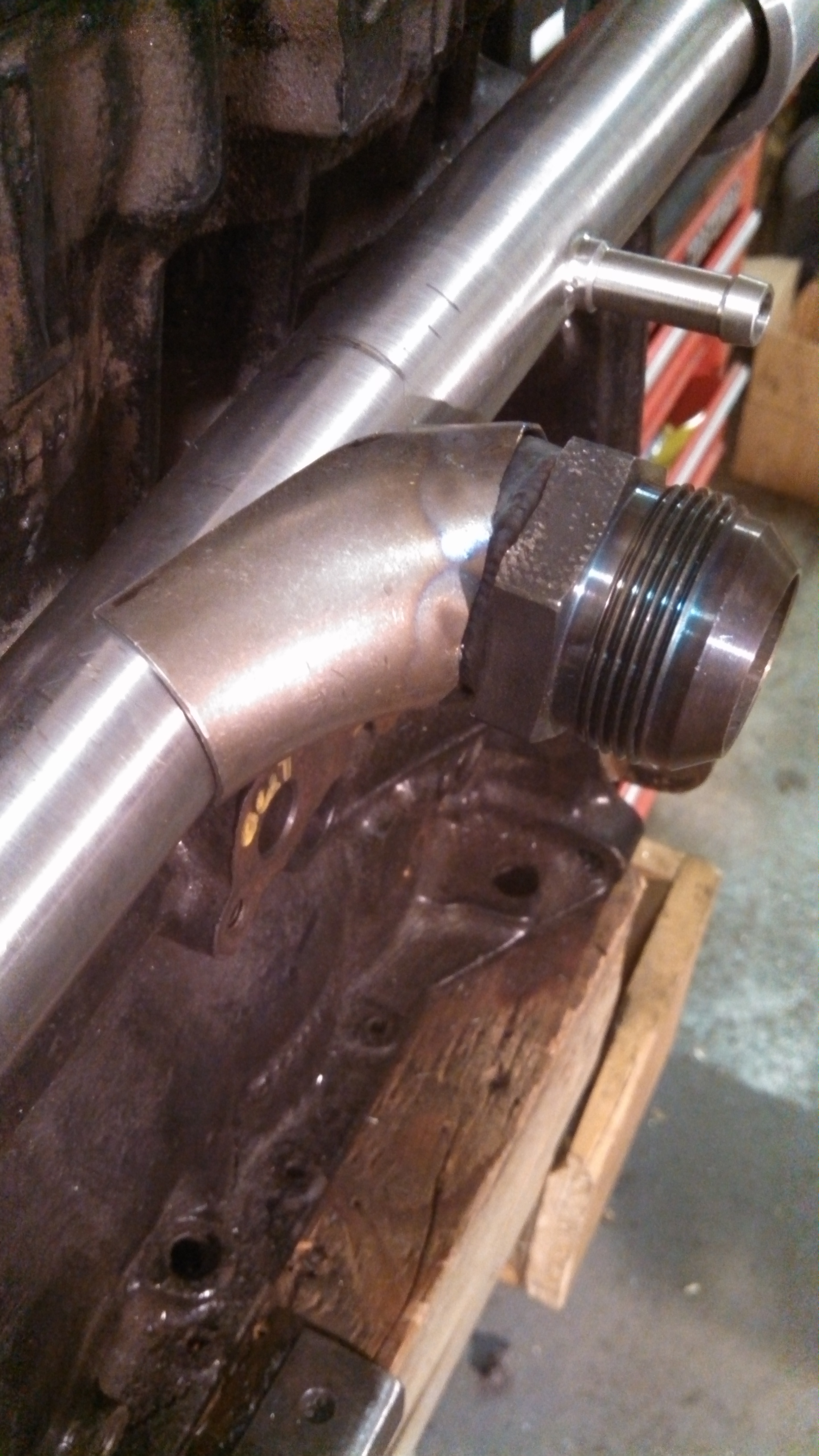 crackpipe to thermostat bung mockup2.jpg