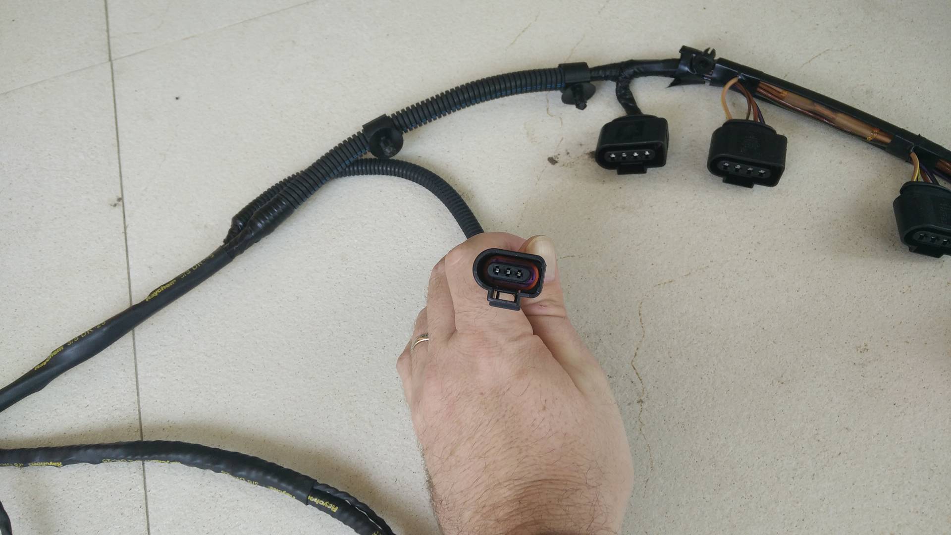 Unknown connector.jpg